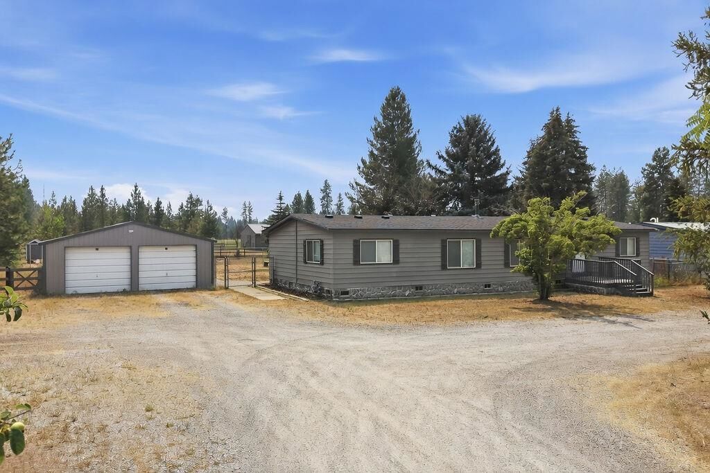 Property Photo: 3210 E Denison-Chattaroy Rd WA 99003