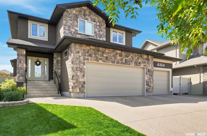 Property Photo:  4414 Sandpiper Crescent E  SK S4V 1N3 