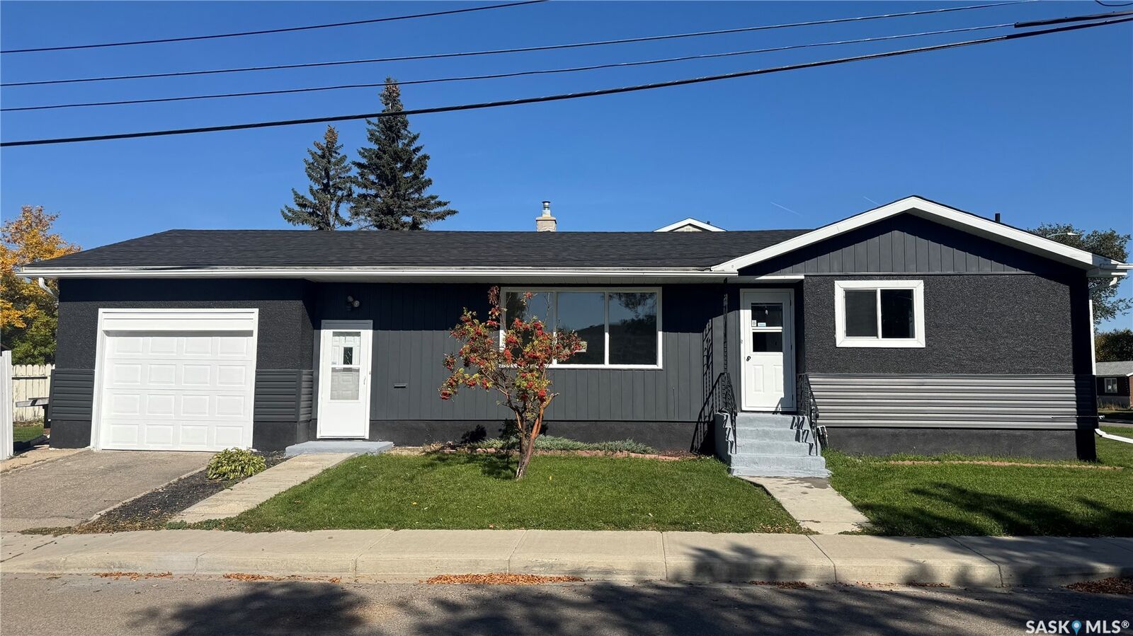 Property Photo:  1020 9th Avenue E  SK S4N 0H3 