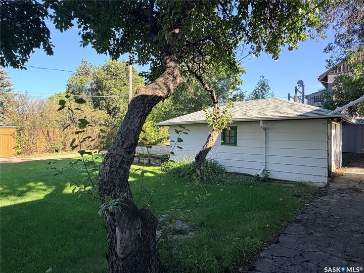 Property Photo:  121 Empire Road  SK S0H 0B0 