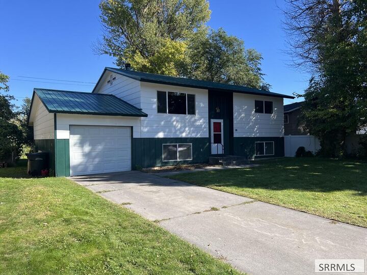 Property Photo:  464 Neptune Drive  ID 83402 