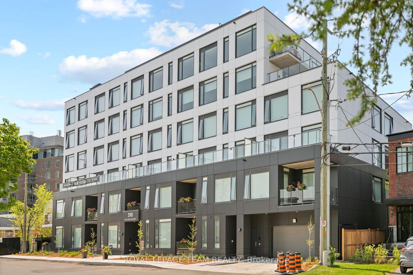 Property Photo:  398 Roosevelt Avenue 401  ON K2A 4J2 