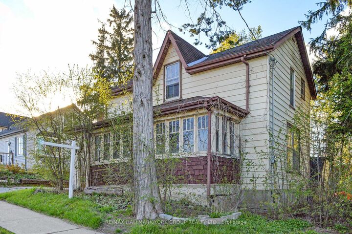 Property Photo:  148 Centre Street  ON L4G 1K1 