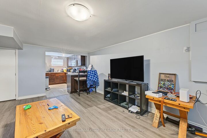 Property Photo:  9 Baker Crescent Lower  ON L4M 3J4 