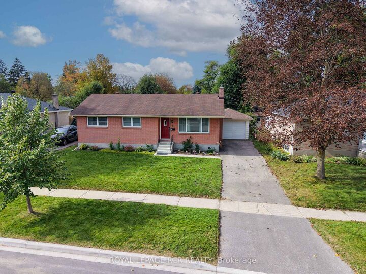 Property Photo: 18 Oak Street ON L4M 3V2