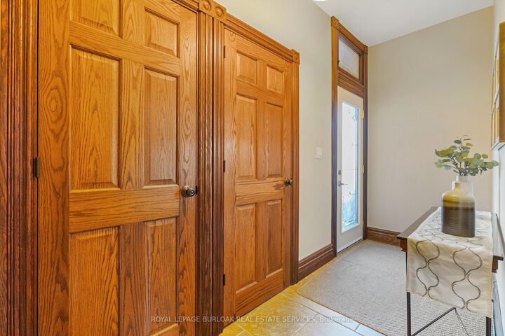 Photo de la propriété:  107 Catharine Street S Main Floor  ON L8N 2J5 