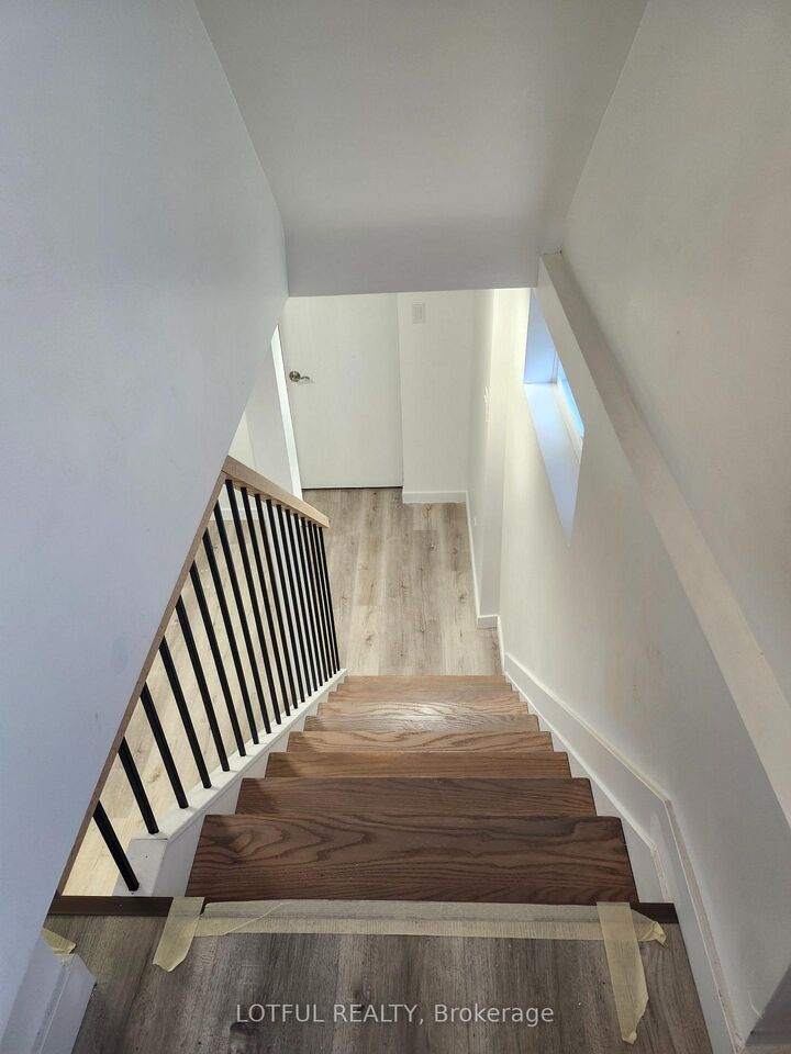 Property Photo:  907 Smyth Road B  ON K1G 1P5 