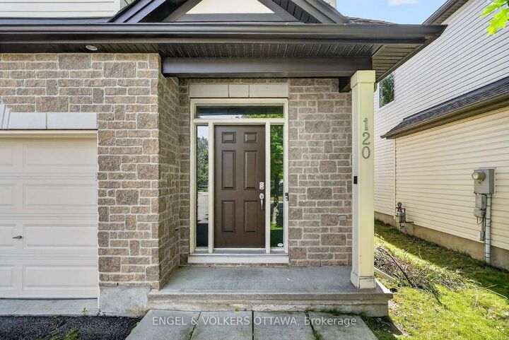 Photo de la propriété: 120 Spartina Street ON K1T 0G6