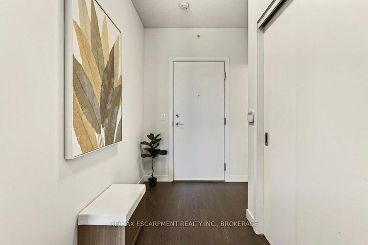 Photo de la propriété:  2087 Fairview Street 702  ON L7R 0E5 