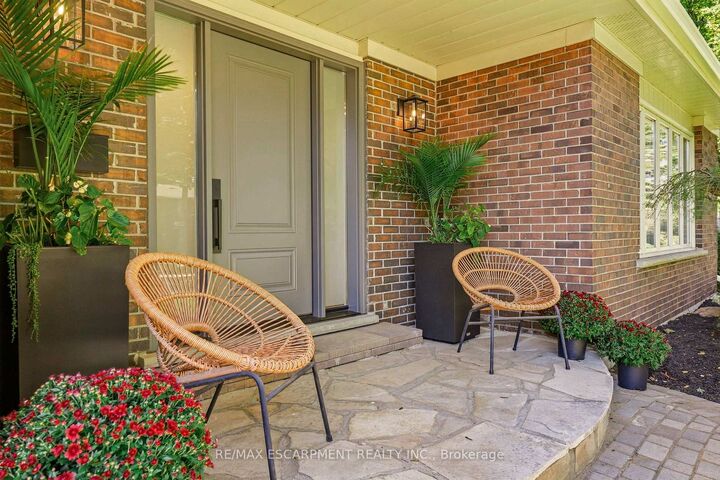 Photo de la propriété: 4159 Spruce Avenue ON L7L 1K8