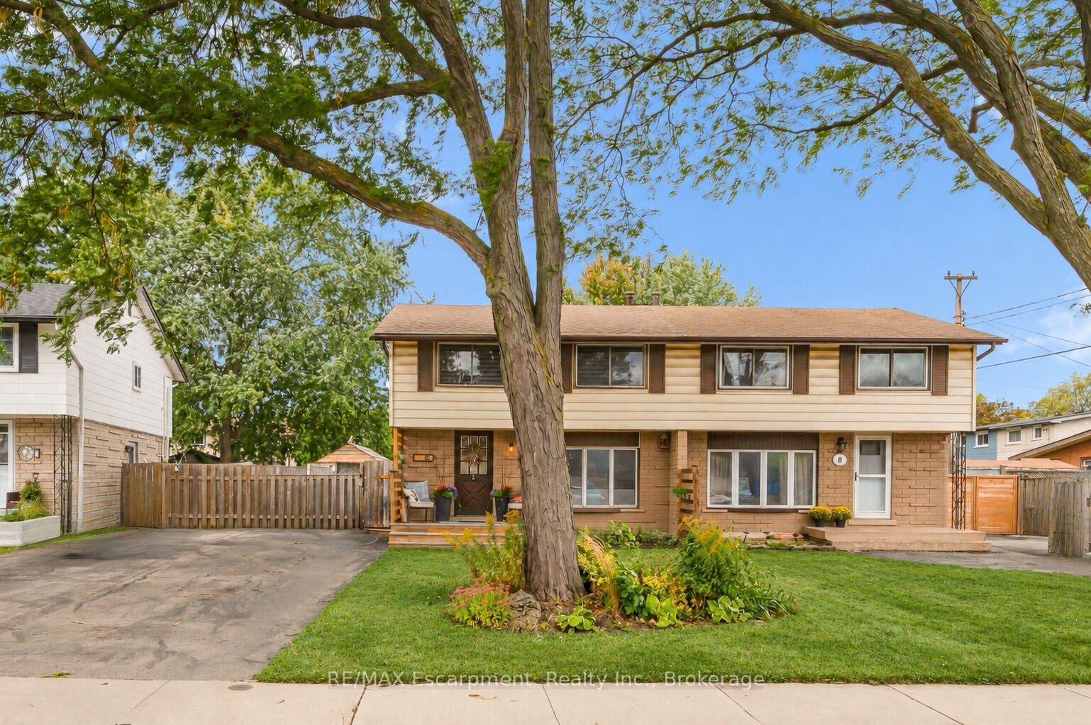 Property Photo: 10 Goldfinch Road ON L9A 3W7