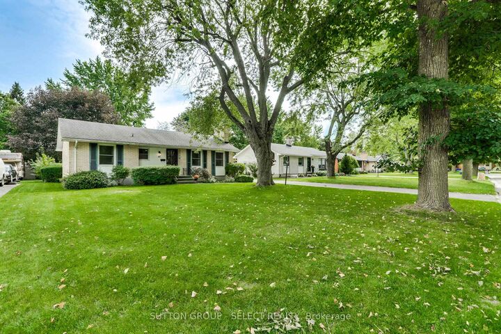 Photo de la propriété:  49 McLeod Crescent  ON N5X 1S7 