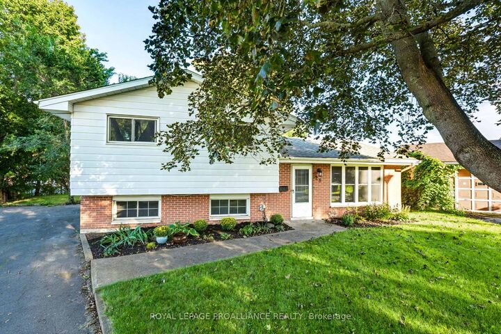 Property Photo:  28 Massey Place  ON K6V 3V9 