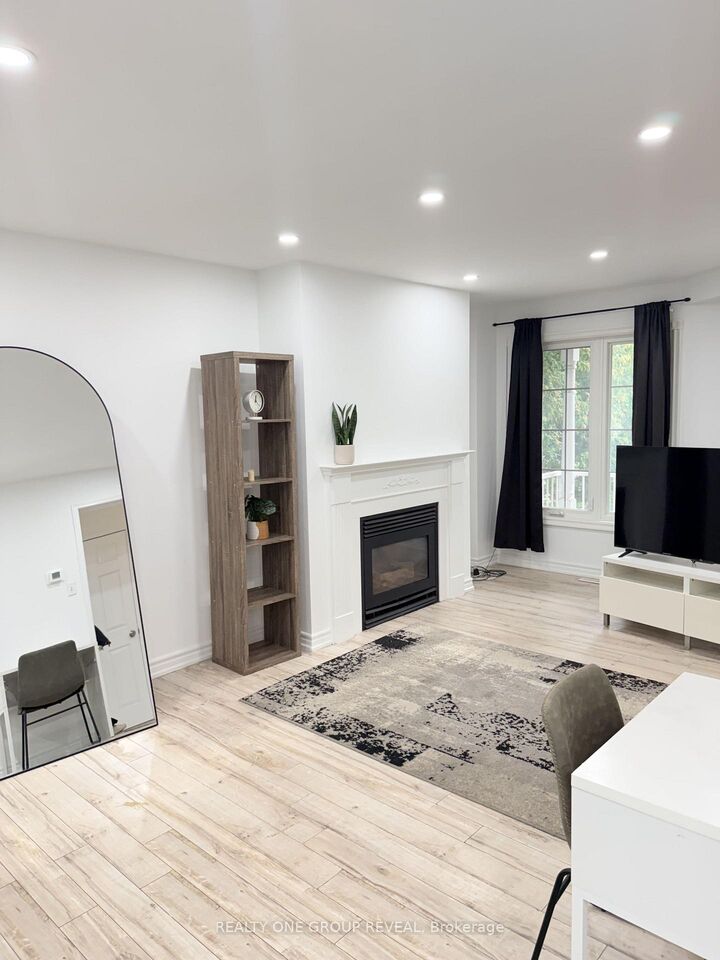 Property Photo:  1027 Ridgemount Boulevard  ON L1K 2K7 