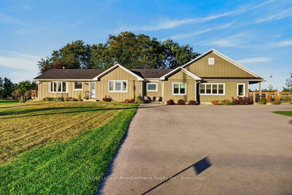 Photo de la propriété: 4379 Henderson Road ON L9E 0K2