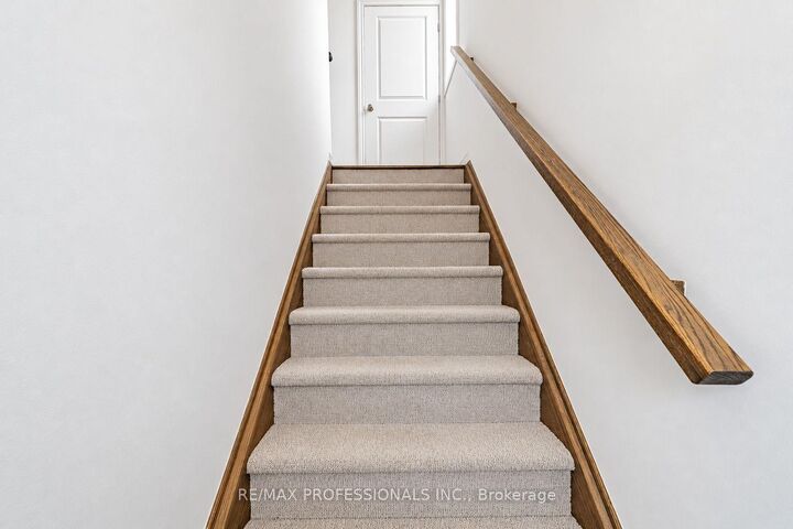 Property Photo:  61 Soho Street 19  ON L8J 0M6 