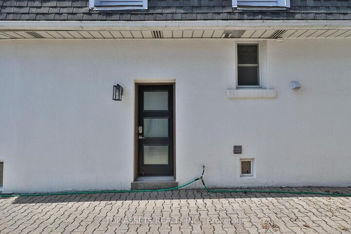Property Photo:  532 (Bsmt) Glengrove Avenue W  ON M6B 2H4 