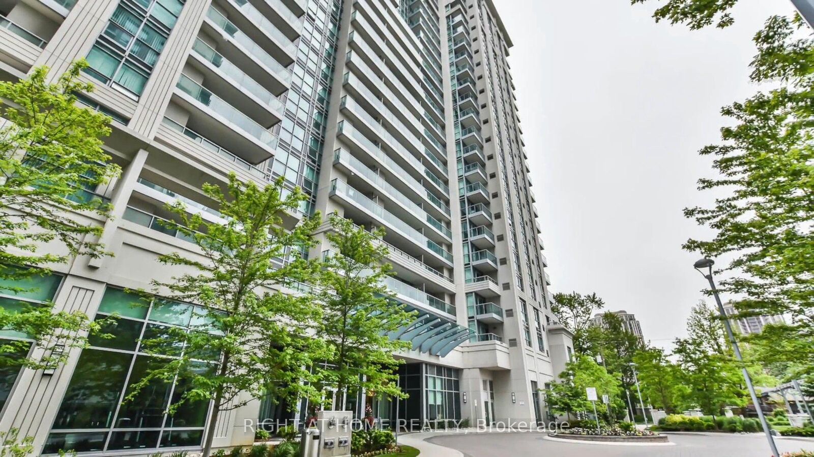 Property Photo:  17 Anndale Drive 1515  ON M5G 2W7 