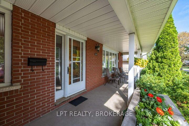 Photo de la propriété: 124 Campbell Crescent ON K7M 1Z5