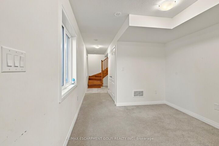 Property Photo:  57 Norwich Crescent  ON N3W 0J4 