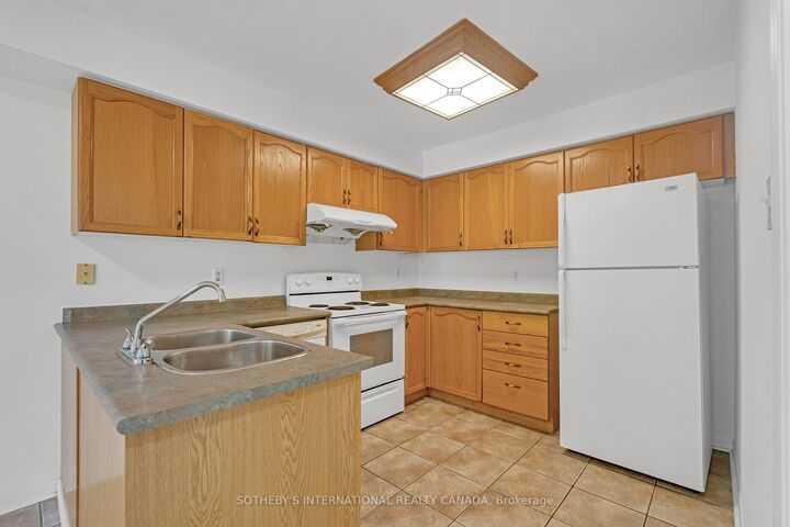 Photo de la propriété: 94 Formosa Drive ON L4S 1T1