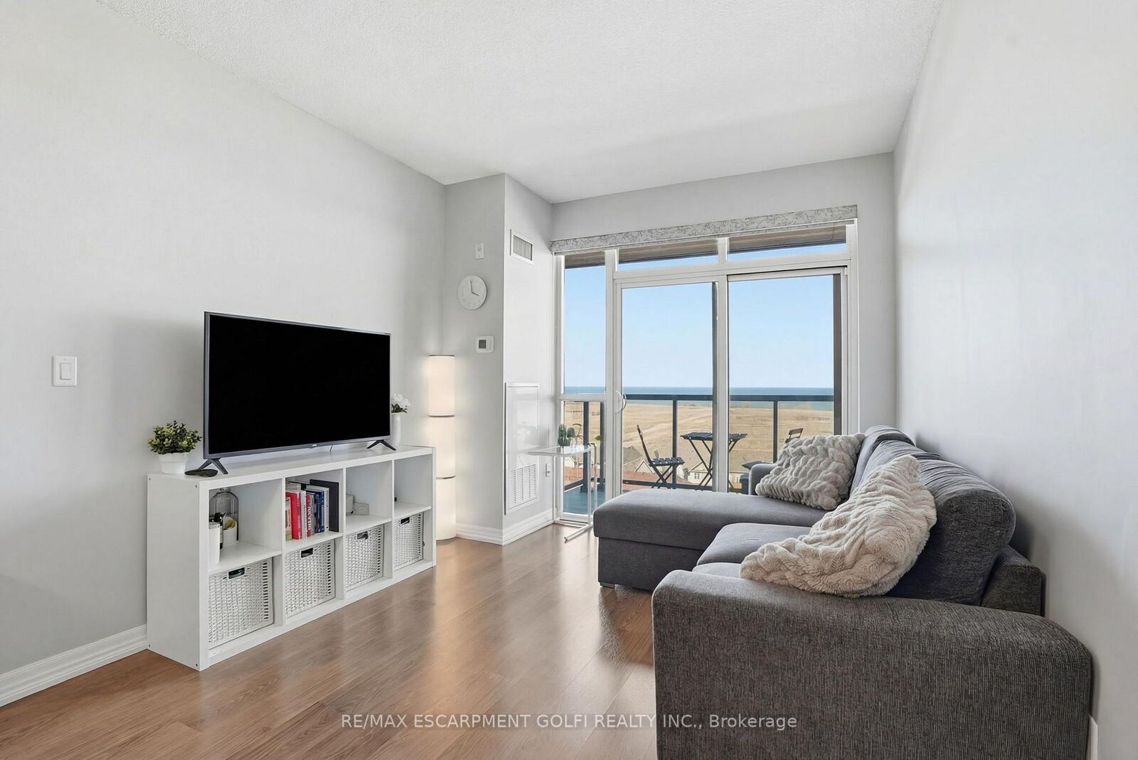 Property Photo:  560 North Service Road 708  ON L3M 0G3 
