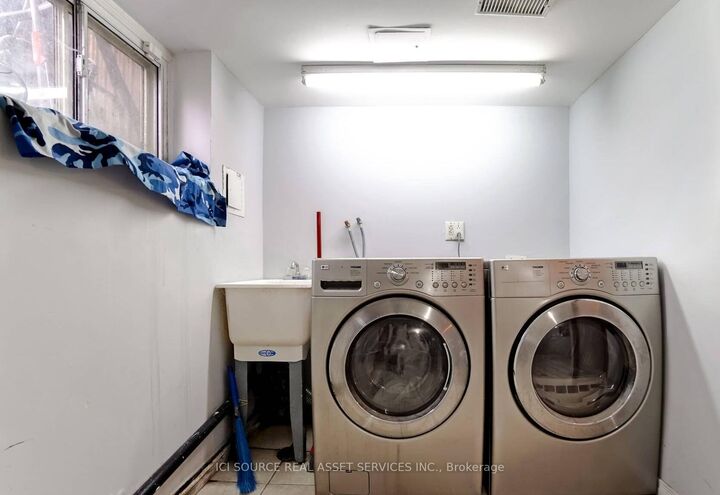 Property Photo:  2609 Kingston Road 2nd Floor  ON M1M 1M1 
