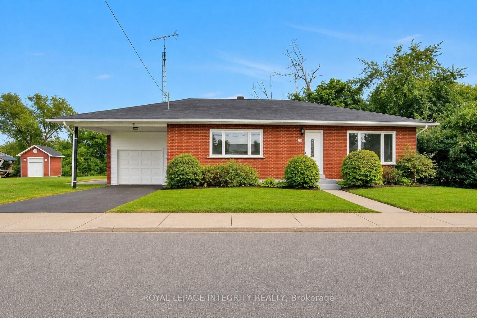 Property Photo:  2170 Lajoie Street  ON K0B 1J0 