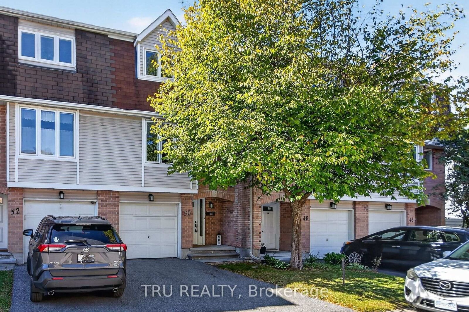 Property Photo: 50 Lightfoot Place 90 ON K2L 3M2