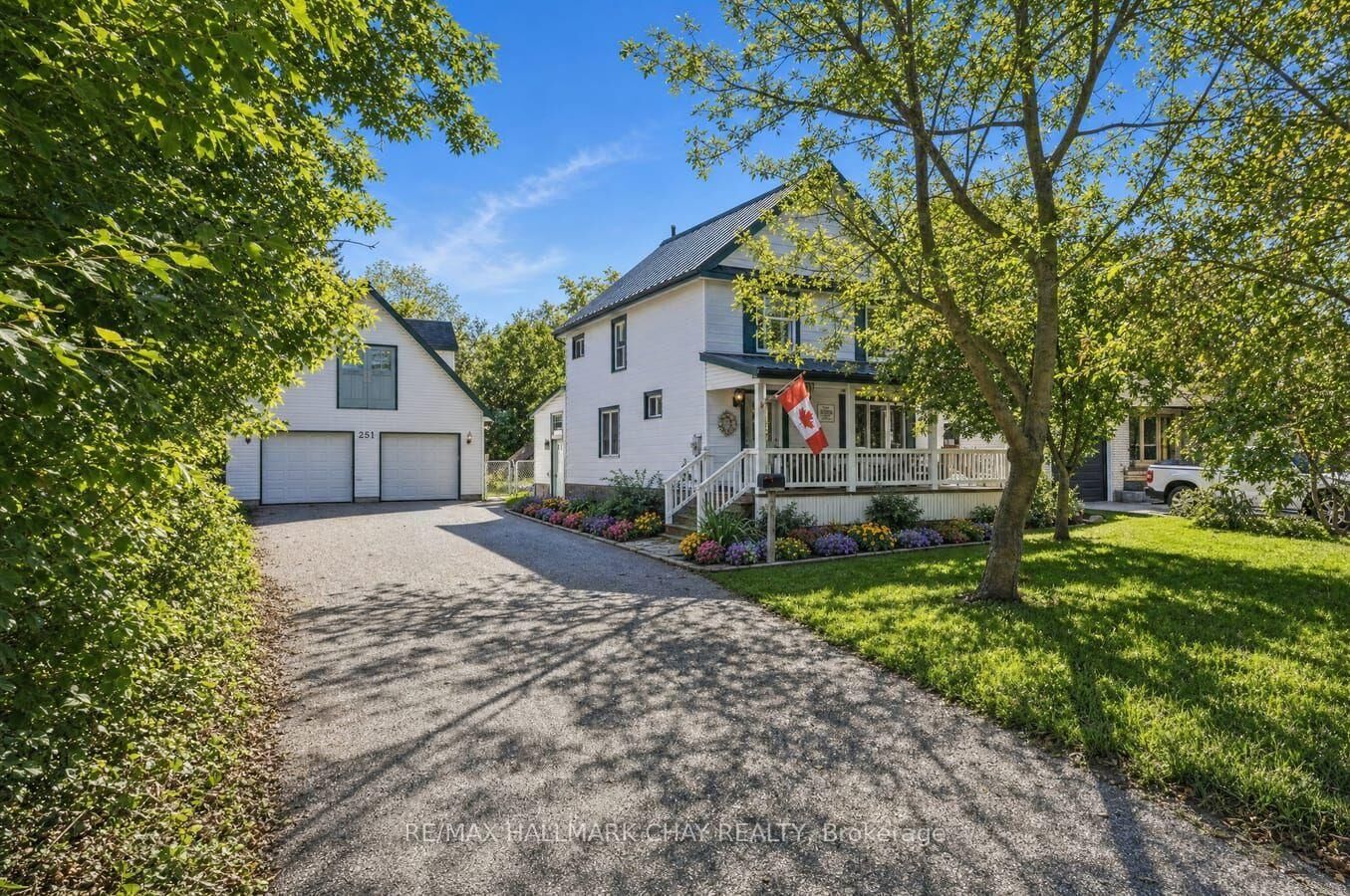 Property Photo:  251 Duckworth Street  ON L4M 3X1 