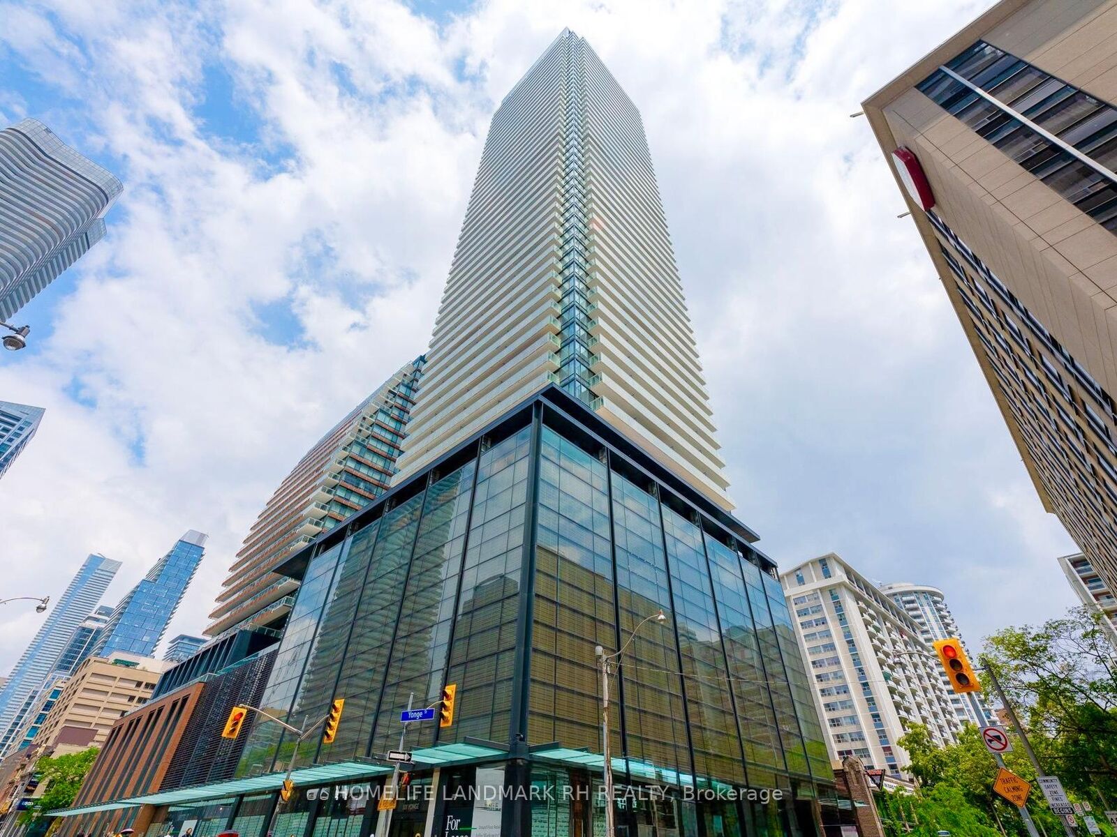 Property Photo: 501 Yonge Street 2102 ON M4Y 0G8