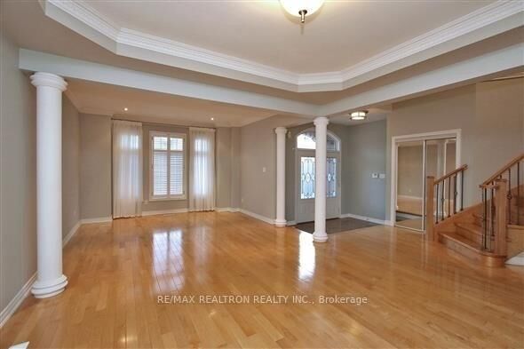 Photo de la propriété:  22 St Urbain Drive  ON L4H 2X4 