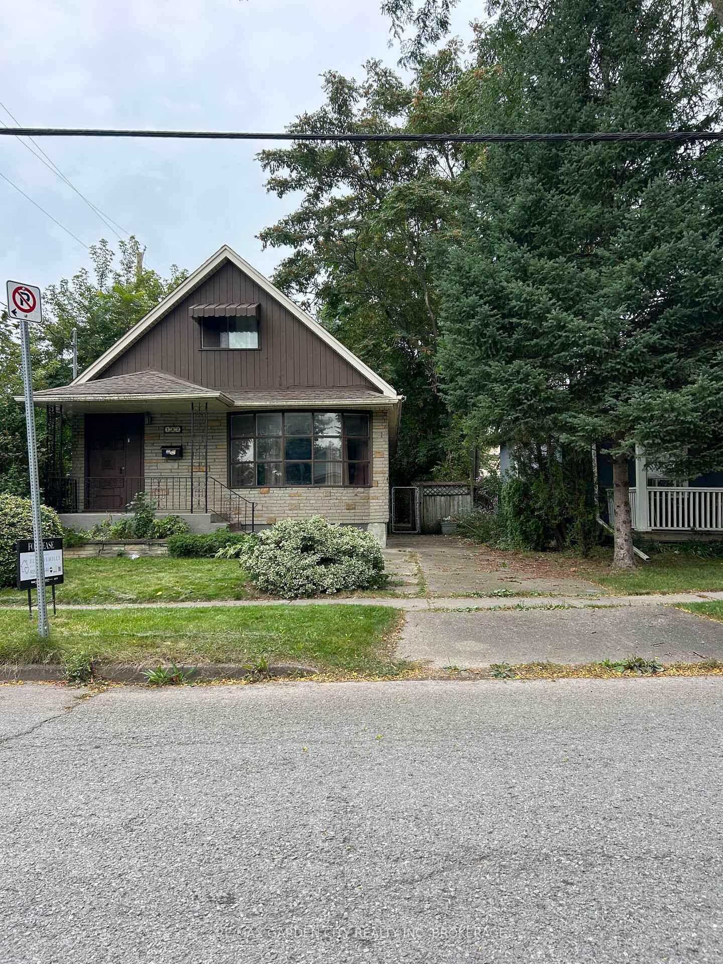Property Photo:  182 York Street  ON L2R 6G2 