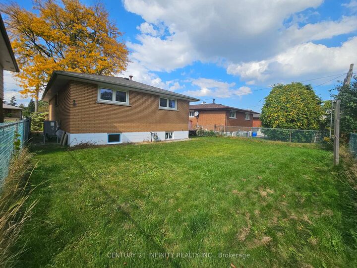 Property Photo:  109 Purdy Crescent 2  ON L9A 3B5 