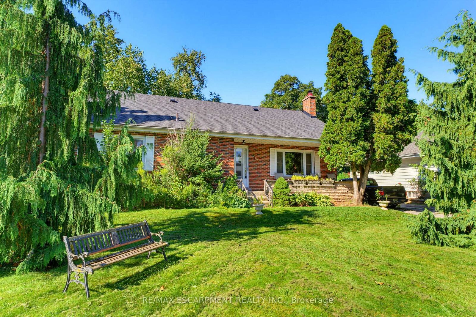 Property Photo: 940 Harvey Place ON L7T 3G1