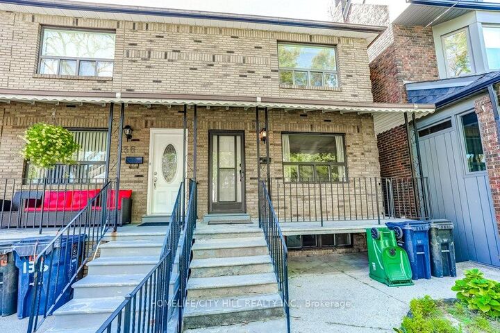 Photo de la propriété: 136A Caledonia Road ON M6E 4S7