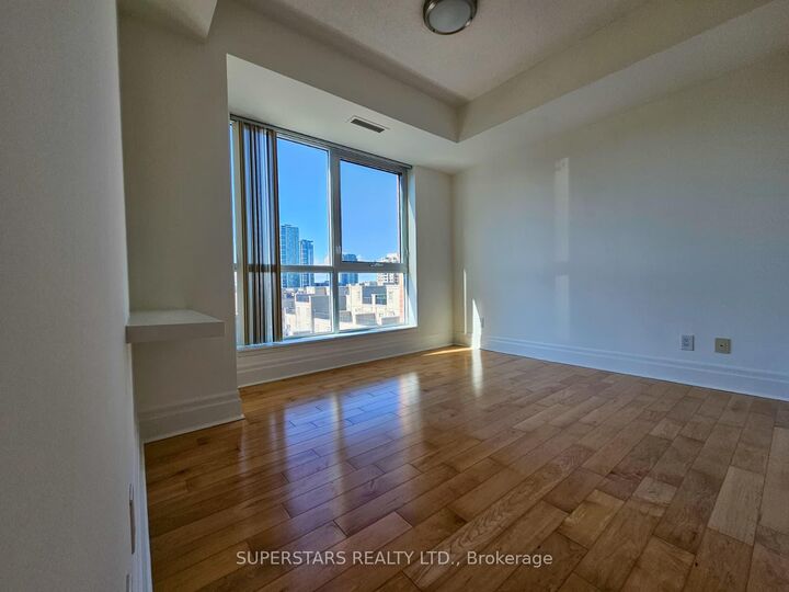 Property Photo:  1 Upper Duke Crescent 509  ON L6G 0B6 