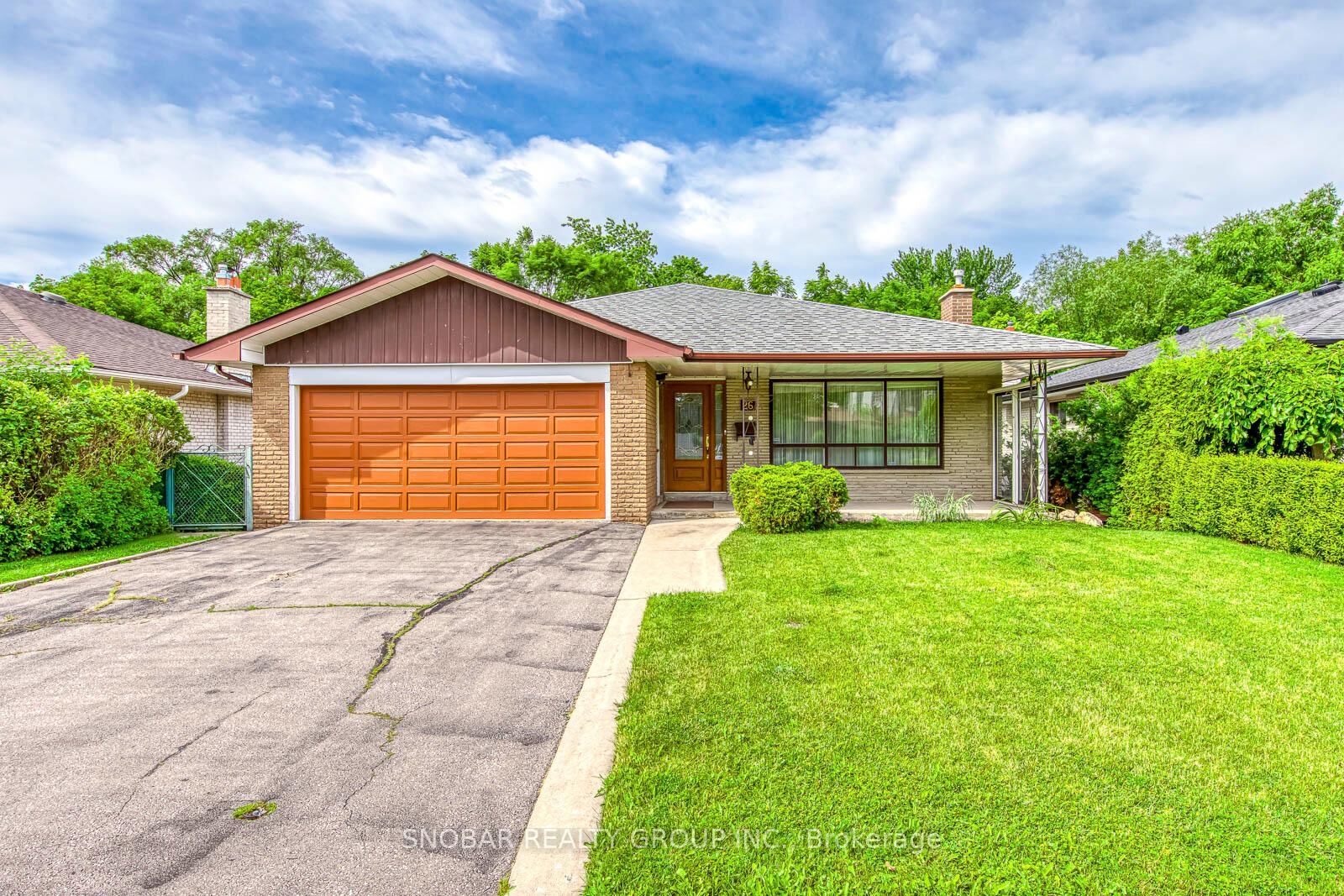 Photo de la propriété: 26 Annabelle Drive ON M9V 3B6