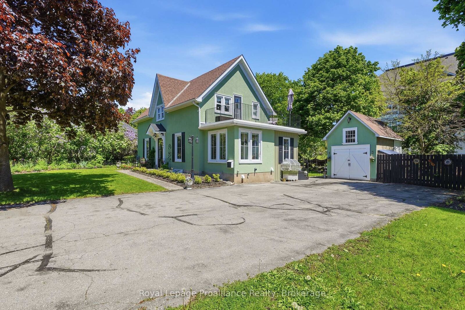 Property Photo: 195 Maclellan Avenue ON K8V 5J5