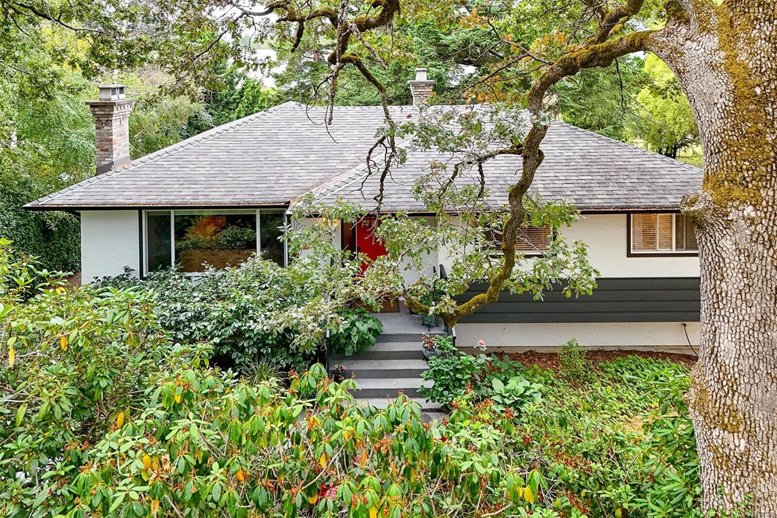 Property Photo:  3960 Cumberland Rd  BC V8P 3J8 