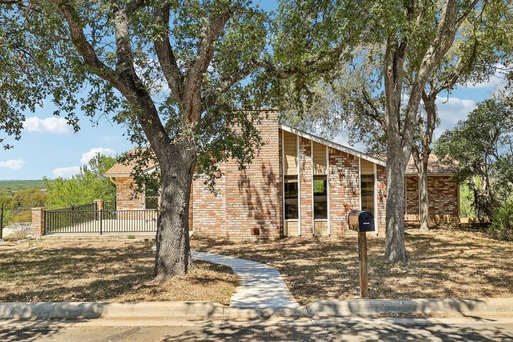 Property Photo:  808 Dale Drive  TX 78666 