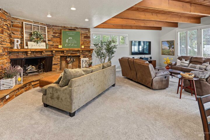 Property Photo:  508 E Elm Ave  ID 83660 