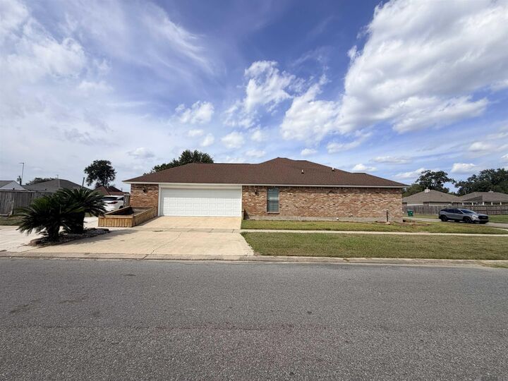Property Photo:  801 Chemin Dr  LA 70714 