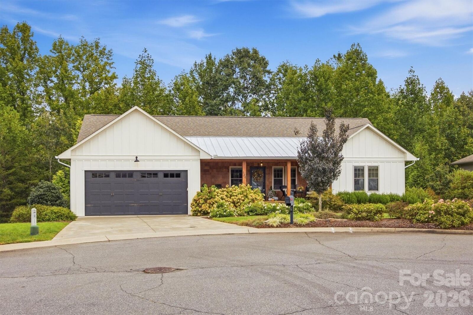Property Photo: 124 Beechmont Drive NC 28655