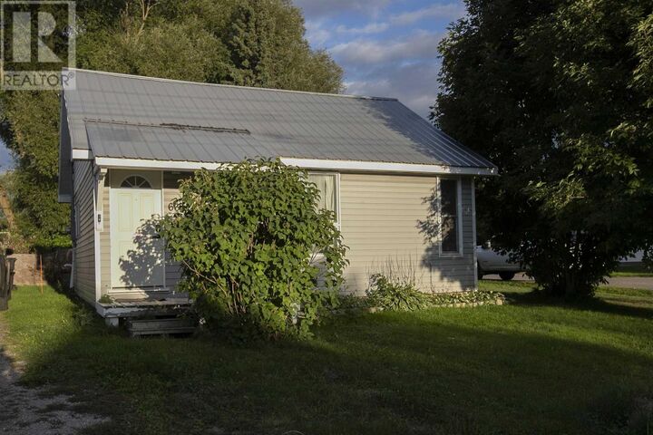 Property Photo:  666 Shafer Ave  ON P6C 3S1 