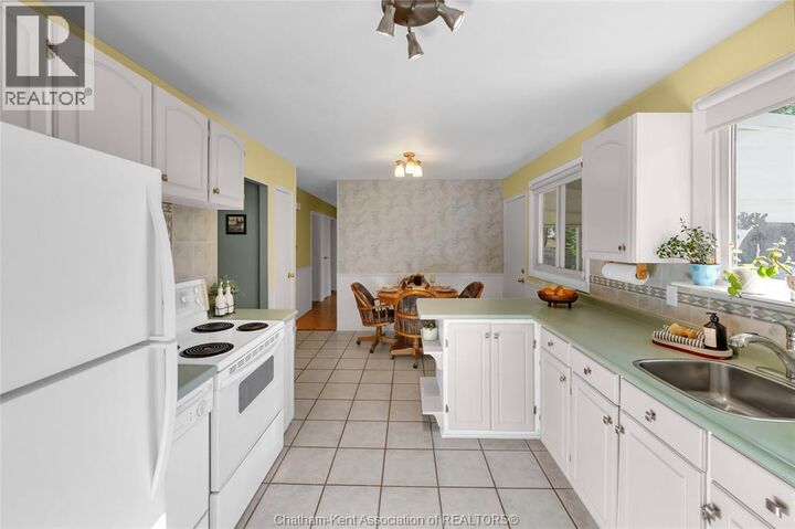 Property Photo:  27 Marion Avenue  ON N7M 5N1 