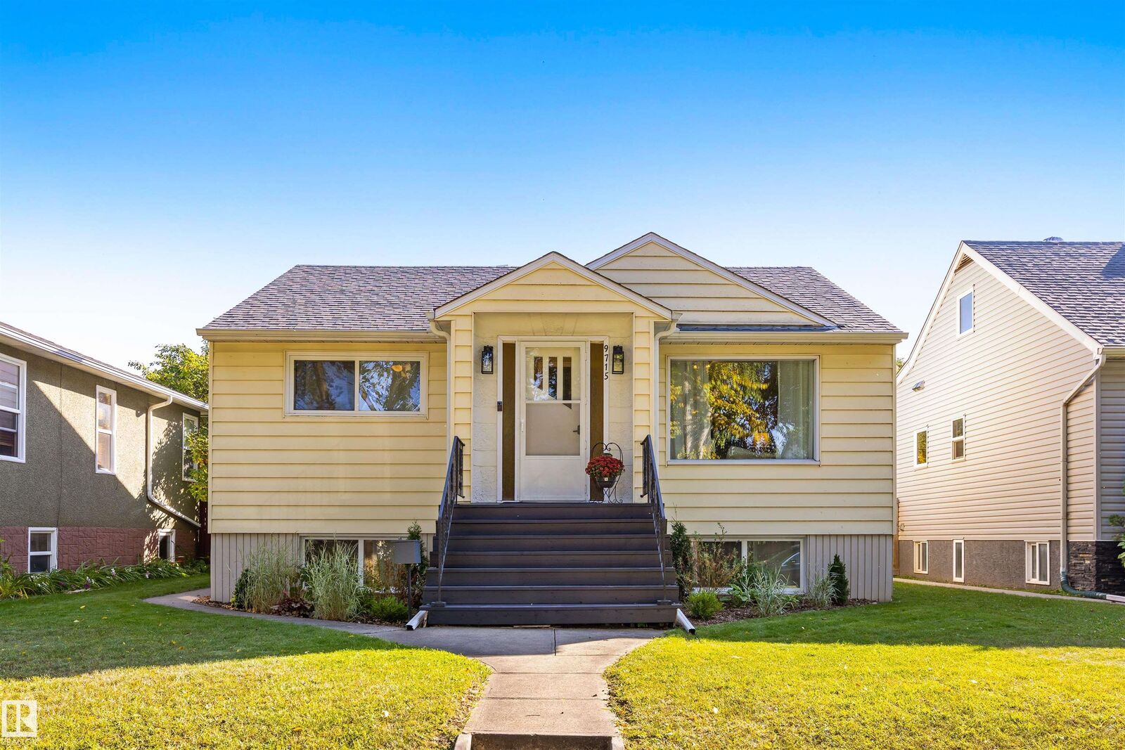 Property Photo: 9715 71 Avenue NW AB T6E 0W5