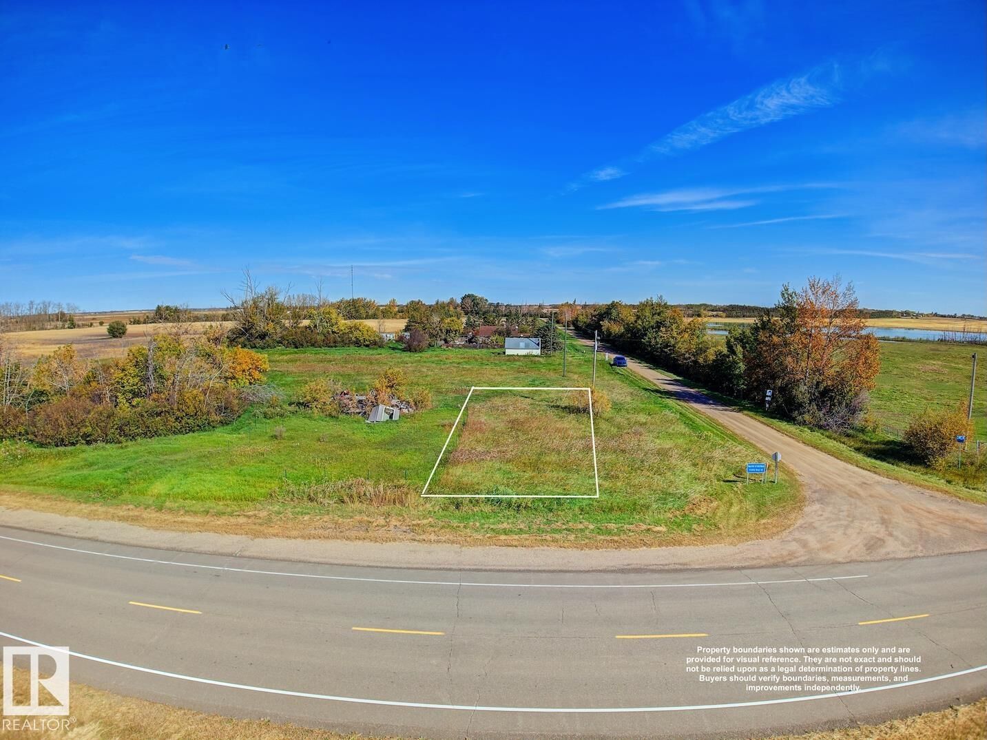 Property Photo:  Centre St. Railway Avenue  AB T0B 2R0 