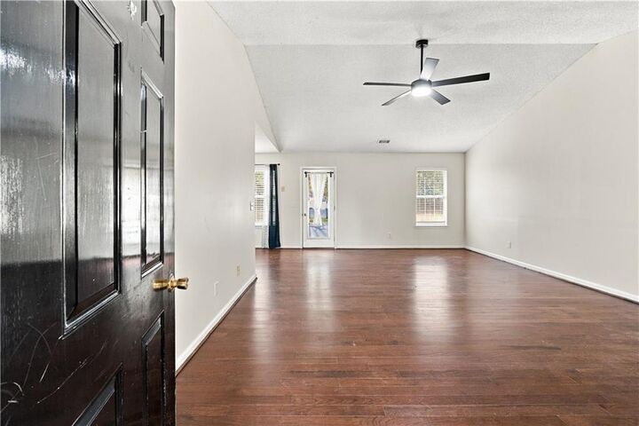 Property Photo:  28 Autumn Ridge Drive  GA 30145 