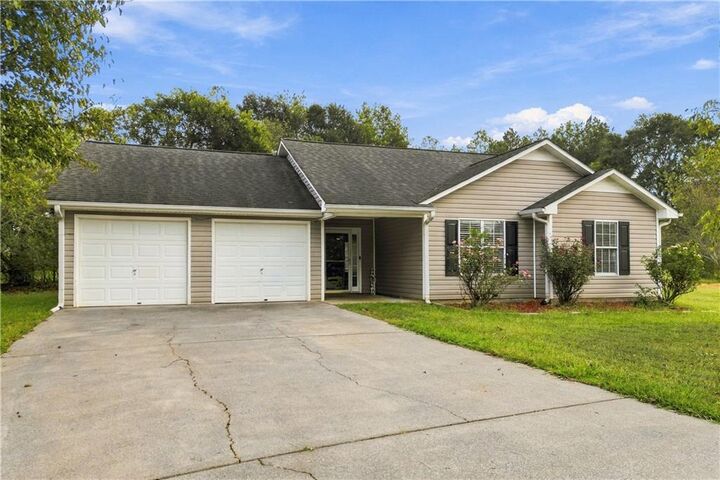 Property Photo: 28 Autumn Ridge Drive GA 30145